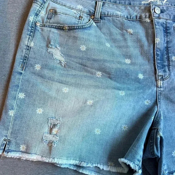 Seven 7 weekend shorts Jeans Daisy fray hem comfort stretch size 22 NWT - Picture 2 of 7